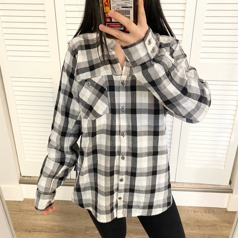 Patagonia 100% organic cotton plaid button down shirt black & white size 10